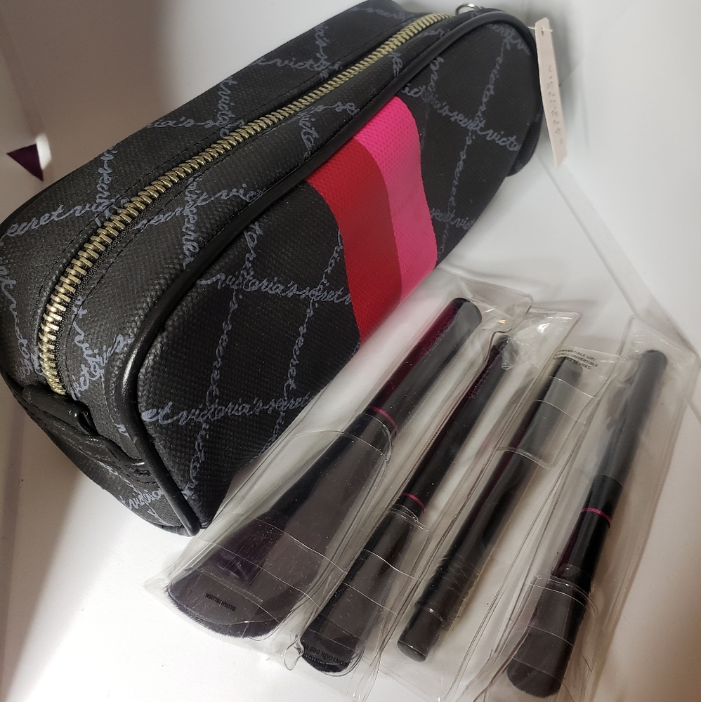 Victoria's Secret makeup brushes and makeup bag - Picture 4 of 5